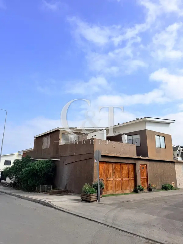 Fachada de la casa, en esquina